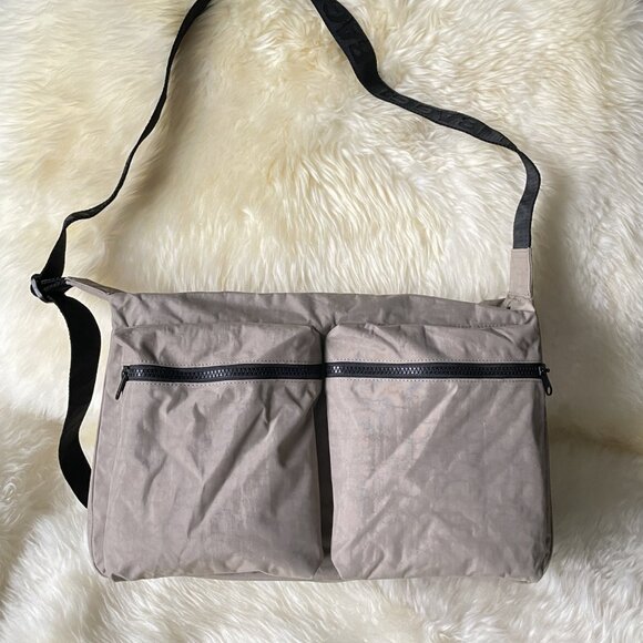 NWOT Baggu Large Cargo Crossbody - Dove - Picture 2 of 5